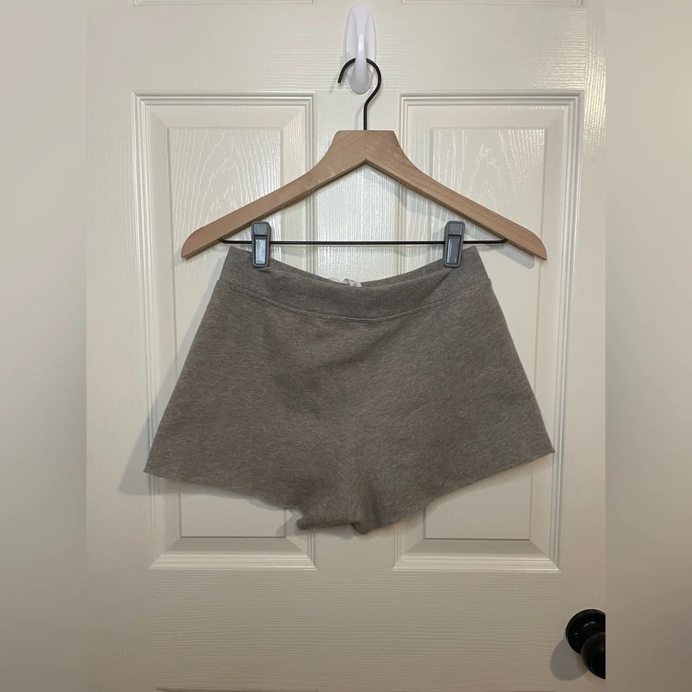 Alo Yoga Gray Distressed Sweat Shorts Athleisure Luxe Size XS